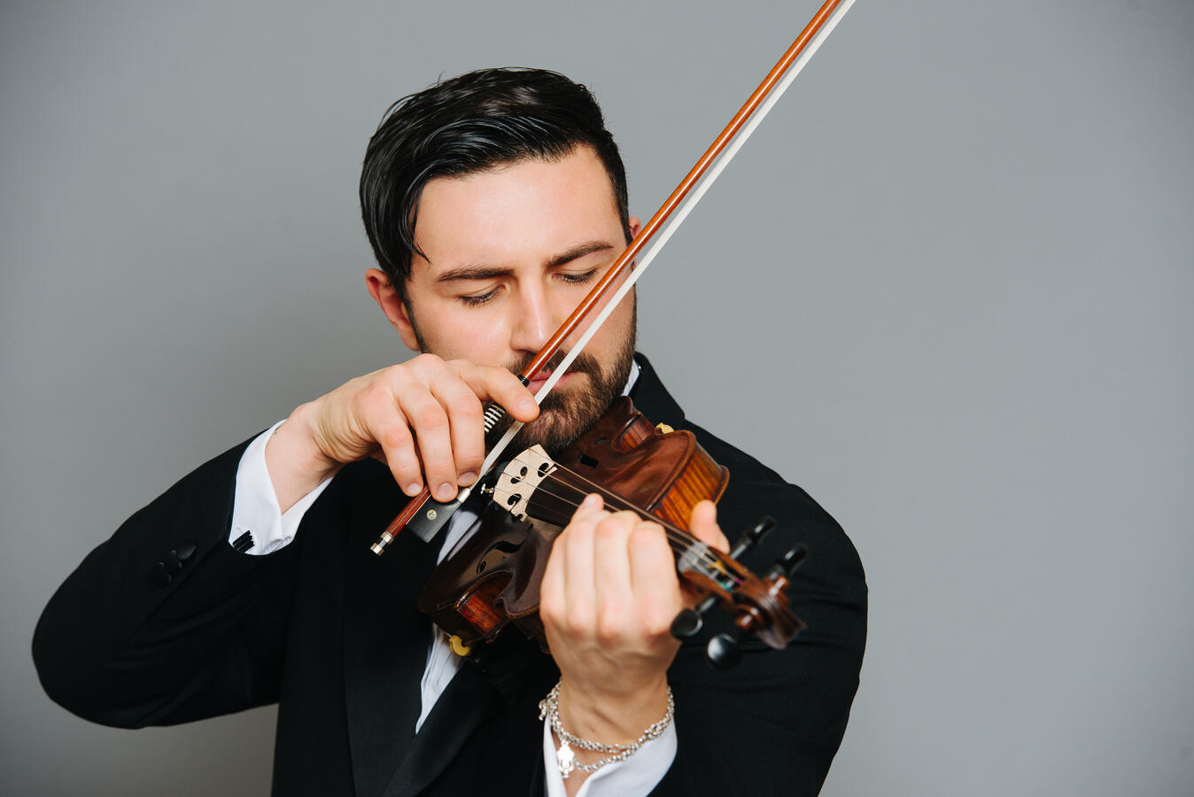 Electric violinist Alexandr Kislitsyn – Luxury private event and corporate performer in Philadelphia