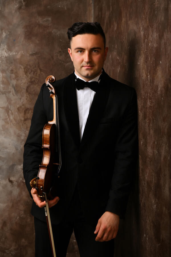 Electric violinist Alexandr Kislitsyn – Luxury private event and corporate performer in Philadelphia
